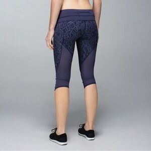 LULULEMON Run A Marathon Pretty Palm Cadet Greyvy Crop Leggings, Size 6